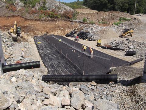 Construction of the floor of an infiltration pad.